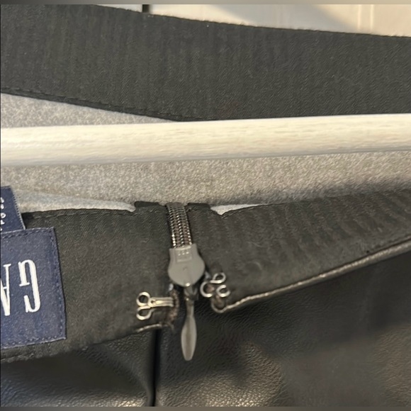 NWT Black Gap Faux Leather Skirt - Picture 4 of 5